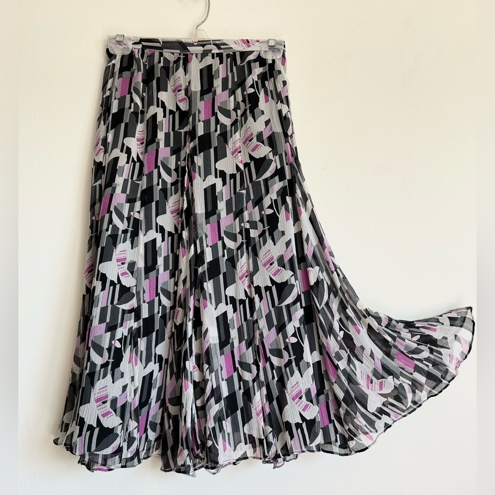 Jones New York Beautiful Silk Skirt fully lined. size 12 - Picture 3 of 10